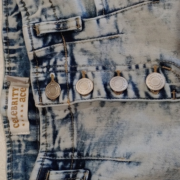 Celebrity Ace Women's Distressed Light Wash Button Closure Skinny Jeans Size 7/8 - Picture 3 of 8